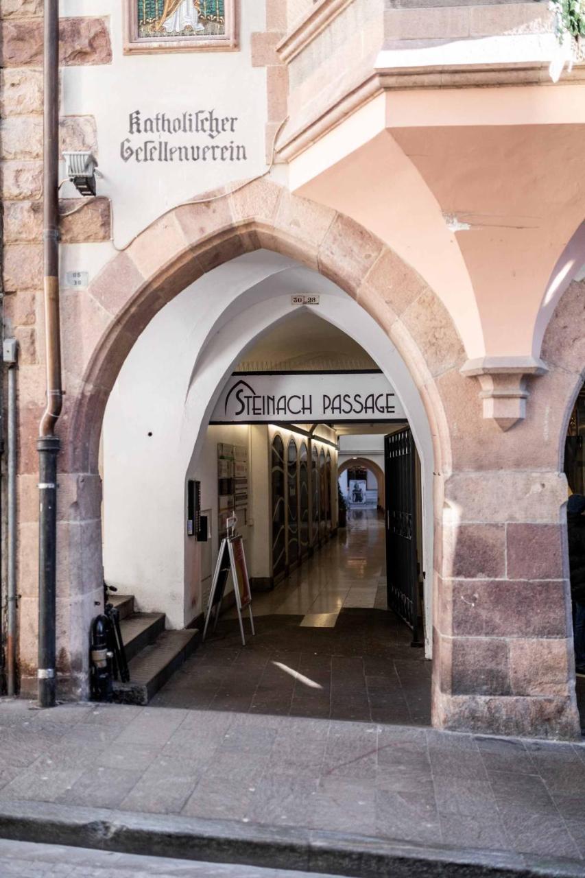 Stay Cooper L Guesthouse Zum Loewen Merano Luaran gambar